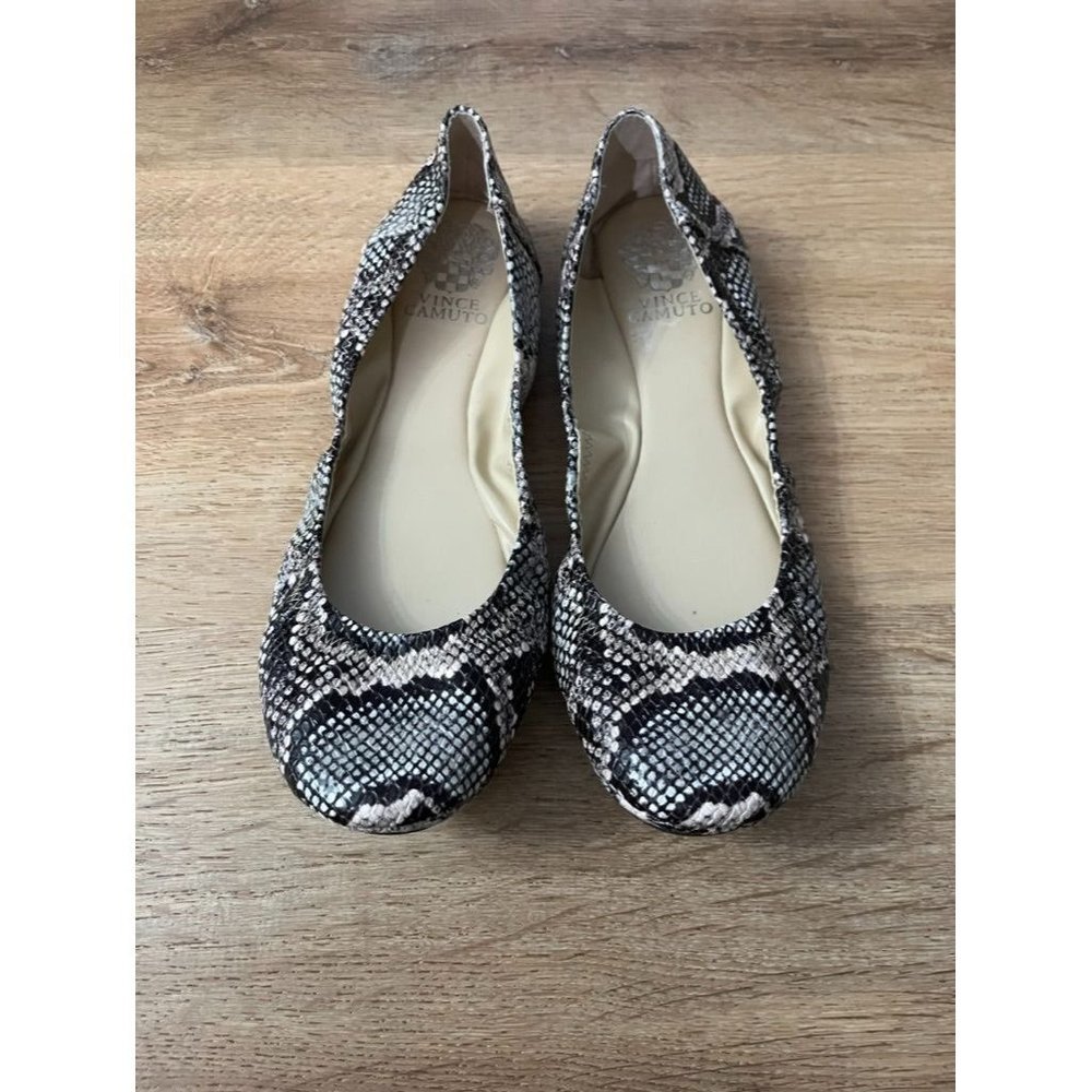 EUC Vince Camuto Snake Skin Flats